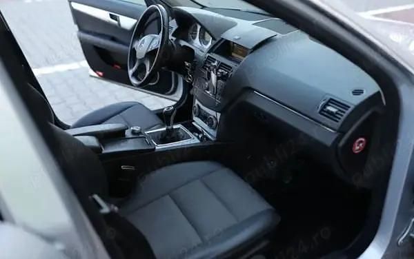 Second-hand Mercedes C250 205 CP (150 kW) 2010 Berlinǎ