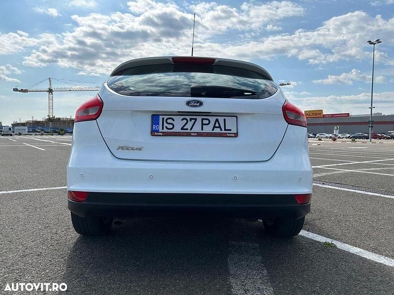 Second-hand Ford Focus Active 120 CP (88 kW) 2017 Culoarealb Hatchback