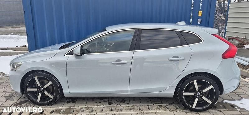 Second-hand Volvo V40 Summum 190 CP (139 kW) 2015 Culoarealte culori Hatchback