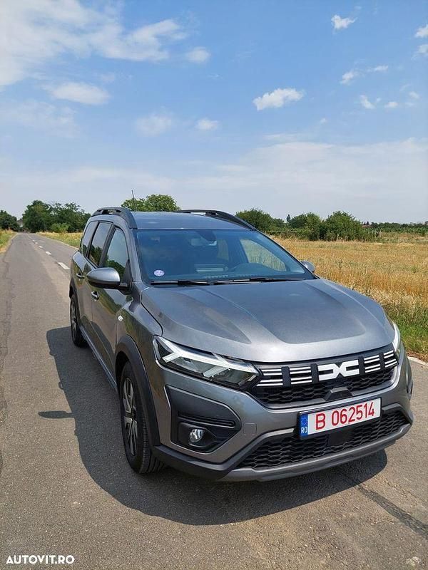 Gri Utilizat 2024 Dacia Jogger Expression Monovolum | 17.990 EUR (Preț OK) - Imagine 1/4
