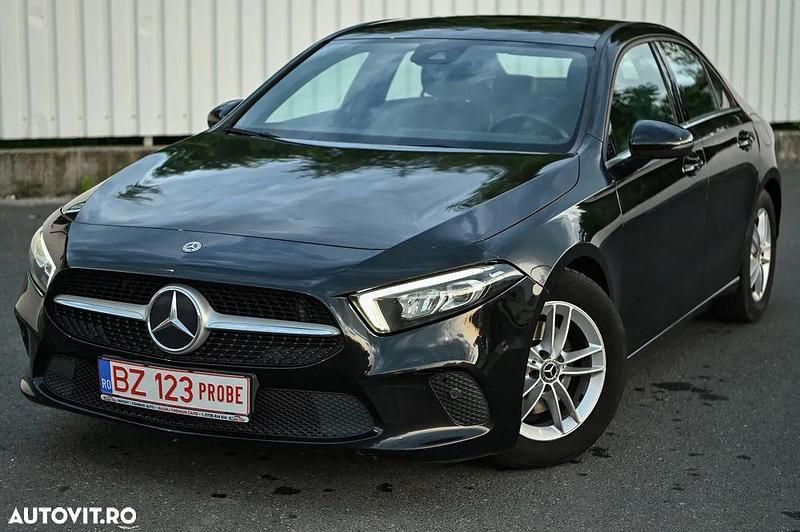 Culoarenegru Utilizat 2020 Mercedes A180 Berlinǎ | 17.990 EUR (Preț OK) - Imagine 1/4