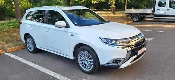 Second-hand 2019 Mitsubishi Outlander P-HEV Instyle SUV | 17.500 EUR (Preț OK) - Imagine 1/4
