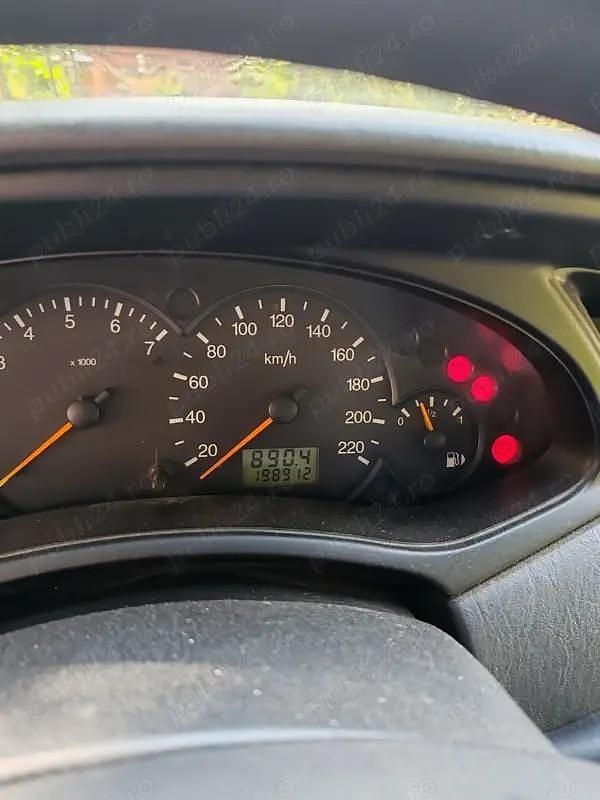 Utilizat 2002 Ford Focus Berlinǎ | 3.000 EUR - Imagine 1/4