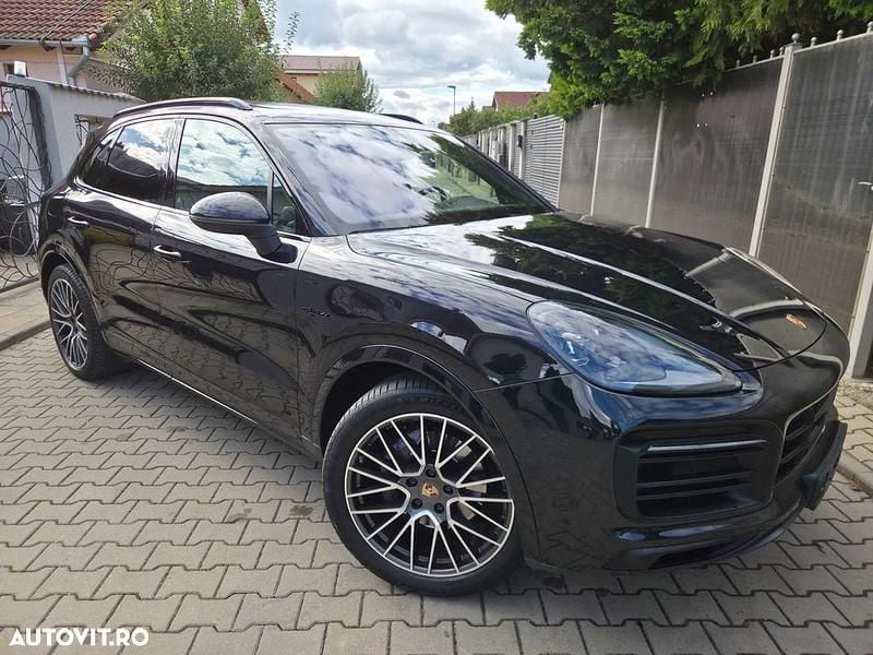 Culoarenegru Utilizat 2022 Porsche Cayenne SUV | 67.000 EUR (Super Preț) - Imagine 1/4