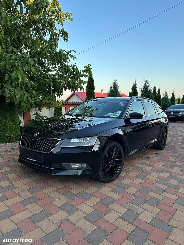 Culoarenegru Utilizat 2016 Skoda Superb SportLine Break | 12.390 EUR (Preț OK) - Imagine 1/4