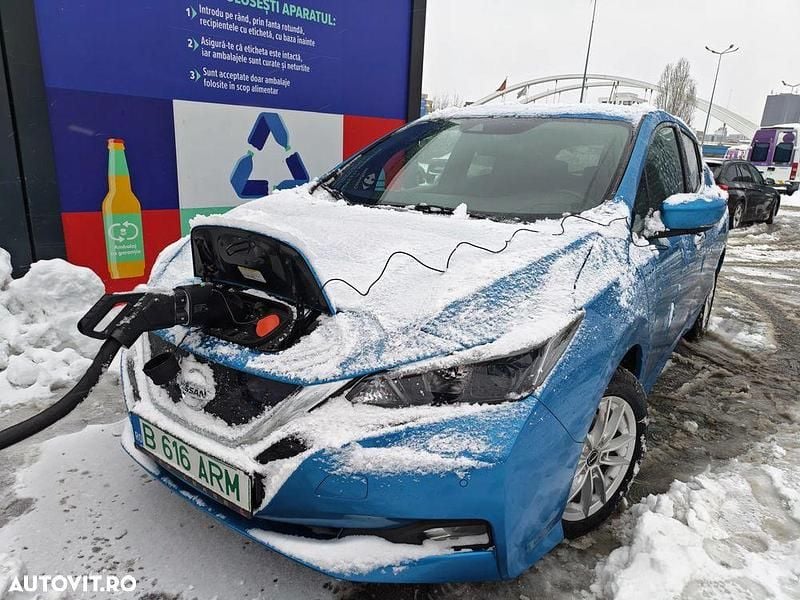 Second-hand Nissan Leaf N-Connecta 110 kW (150 CP) 2020 Culoarealbastru Hatchback