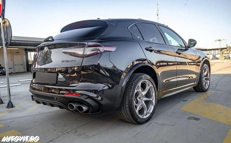 Second-hand Alfa Romeo Stelvio Quadrifoglio 510 CP (375 kW) 2021 Culoarenegru SUV