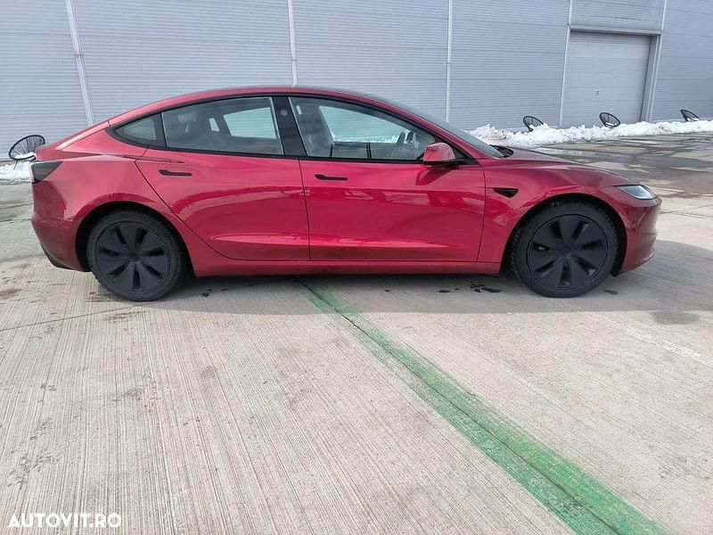 Second-hand Tesla Model 3 234 kW (319 CP) 2024 Culoarerosu Berlinǎ