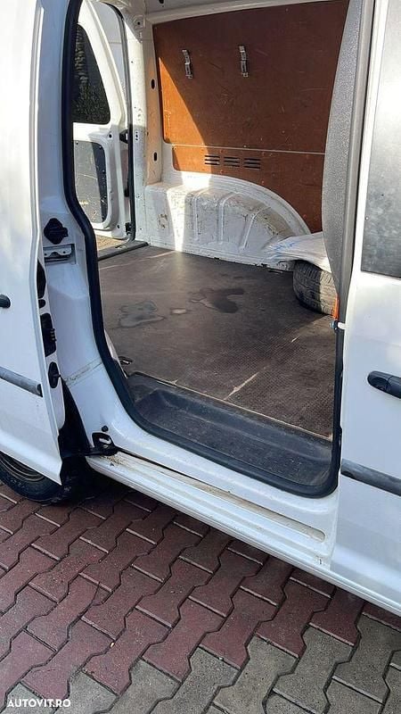 Second-hand VW Caddy 102 CP (75 kW) 2017 Culoarealb Monovolum