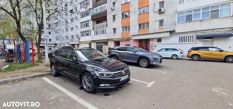 Culoarenegru Utilizat 2015 VW Passat Comfortline Break | 10.000 EUR (Preț OK) - Imagine 1/4