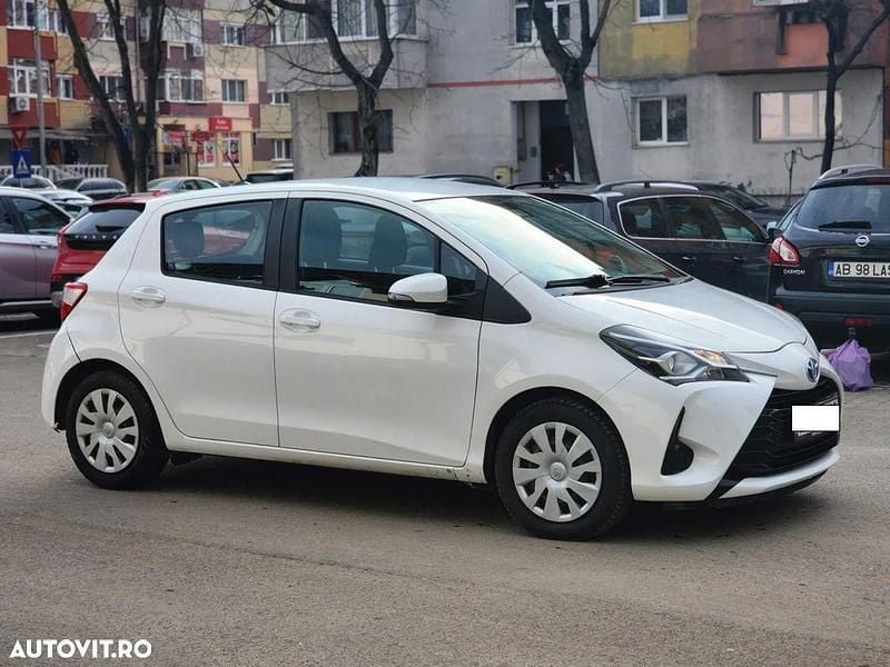 Second-hand Toyota Yaris Hybrid 73 CP (53 kW) 2019 Culoarealb