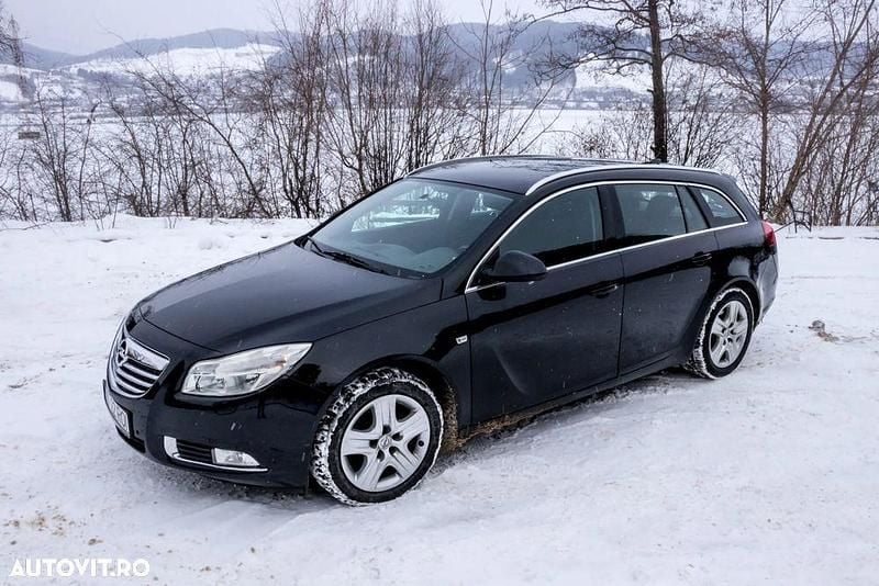 Culoarenegru Utilizat 2010 Opel Insignia Edition Break | 3.800 EUR (Preț bun) - Imagine 1/4