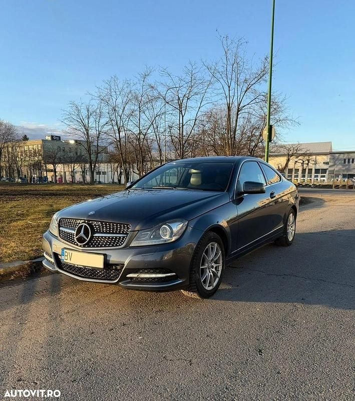 Second-hand Mercedes C250 204 CP (150 kW) 2013 Culoaregalbeuriu Coupe