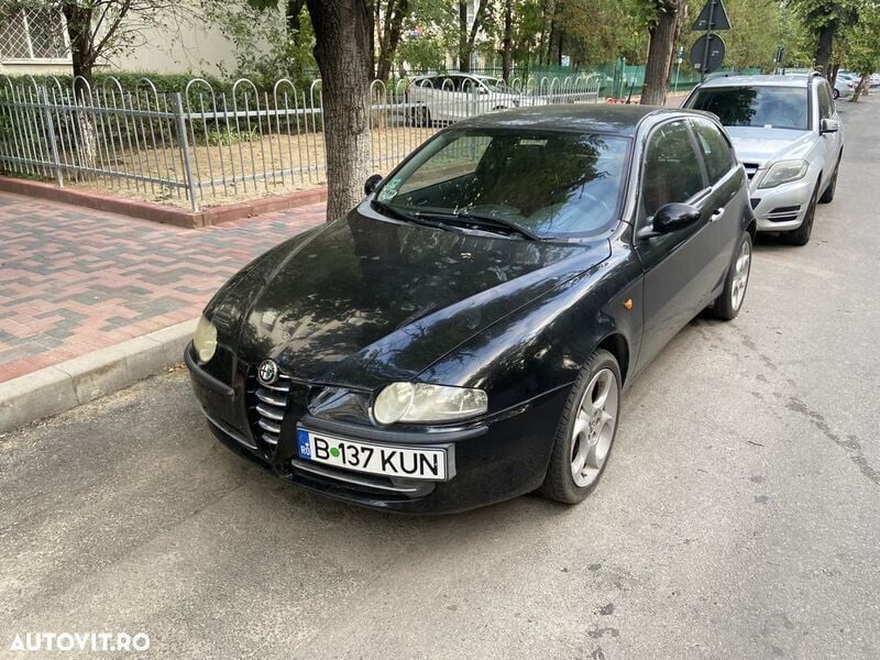 Negru Utilizat 2001 Alfa Romeo 147 Distinctive Hatchback | 1.650 EUR - Imagine 1/4