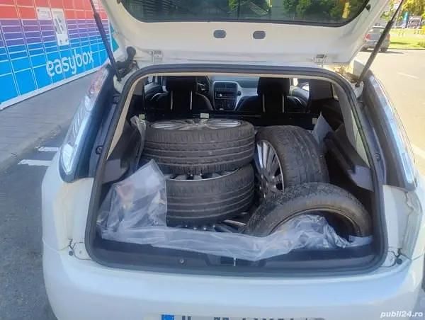 Utilizat 2012 Fiat Grande Punto Hatchback | 2.800 EUR (Preț OK) - Imagine 1/4