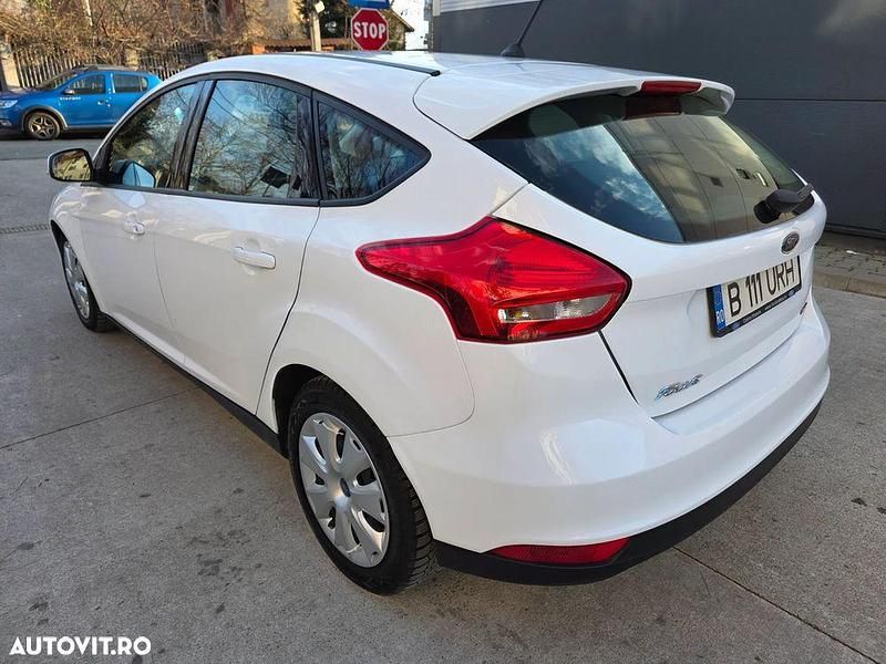 Second-hand Ford Focus Cool & Connect 125 CP (91 kW) 2017 Culoarealb Hatchback