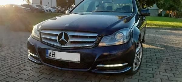 Utilizat 2014 Mercedes C180 Berlinǎ | 7.950 EUR (Super Preț) - Imagine 1/4