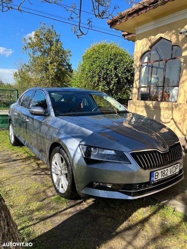 Gri Utilizat 2017 Skoda Superb Ambition Berlinǎ | 15.999 EUR (Preț bun) - Imagine 1/4