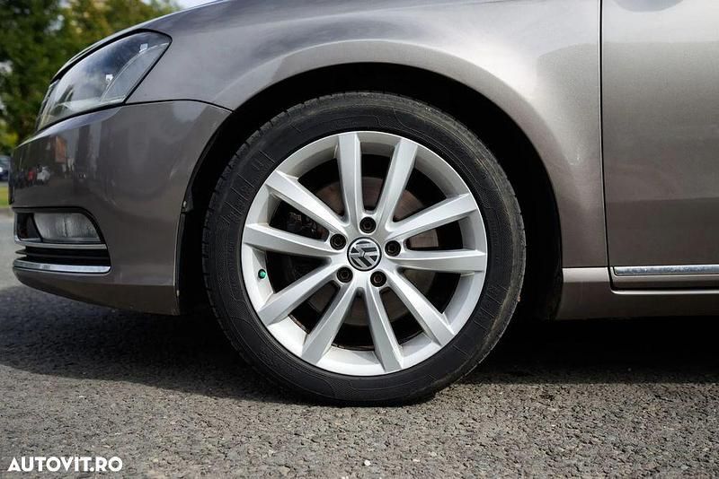 Second-hand VW Passat Comfortline 170 CP (125 kW) 2012 Maro Berlinǎ