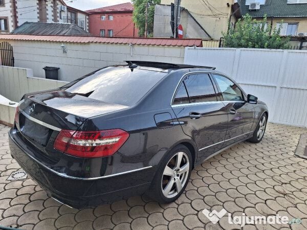 Second-hand Mercedes E220 Avantgarde 170 CP (125 kW) 2012 Negru Berlinǎ
