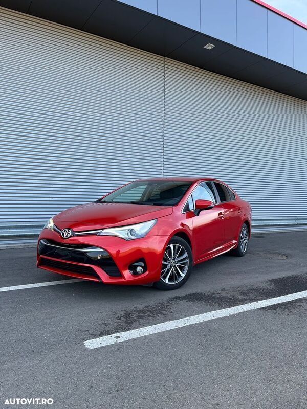 Rosu Utilizat 2015 Toyota Avensis Luxury Berlinǎ | 15.000 EUR (Scump) - Imagine 1/4