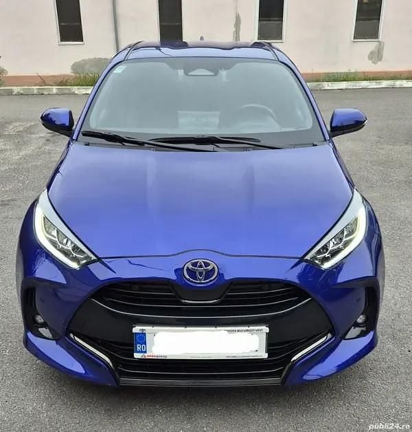 Albastru Utilizat 2024 Toyota Yaris Hybrid Hatchback | 22.700 EUR - Imagine 1/4