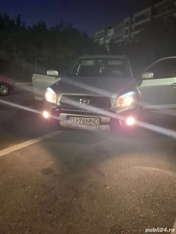 Utilizat 2006 Toyota RAV4 SUV | 3.500 EUR (Preț OK) - Imagine 1/4