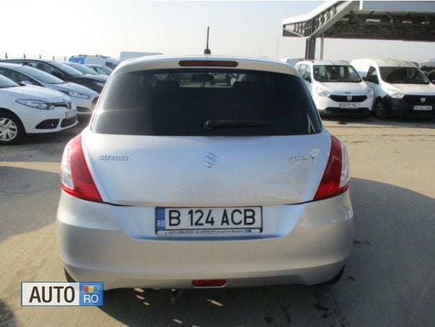 Second-hand Suzuki Swift 94 CP (69 kW) 2012 Argintiu Hatchback