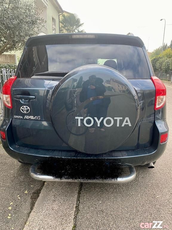 Second-hand Toyota RAV4 Luxury 220 CP (161 kW) 2006 Verde SUV