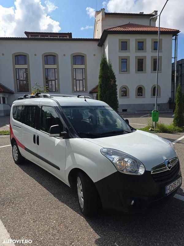 Culoarealb Utilizat 2017 Opel Combo Monovolum | 5.899 EUR (Preț OK) - Imagine 1/4