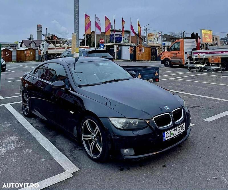Culoarenegru Utilizat 2009 BMW 320 Coupe | 5.800 EUR (Preț OK) - Imagine 1/4