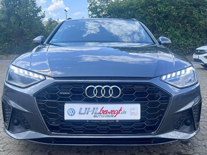Utilizat 2023 Audi A4 S-Line Break | 41.994 EUR (Puțin scump) - Imagine 1/1