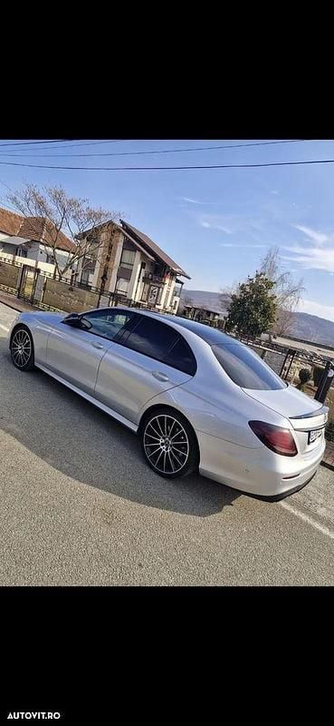 Culoareargint Utilizat 2018 Mercedes E350 Berlinǎ | 30.900 EUR - Imagine 1/4
