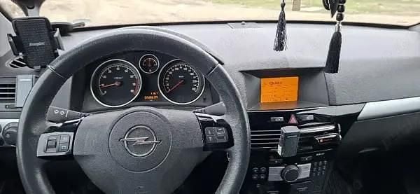 Second-hand Opel Astra 110 CP (80 kW) 2010 Gri Berlinǎ