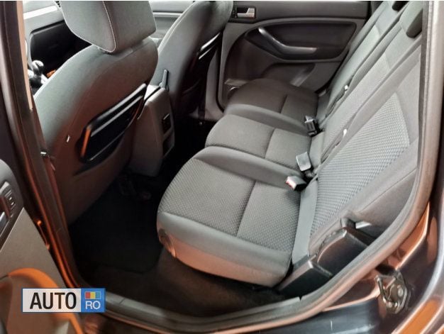 Second-hand Ford C-MAX 110 CP (80 kW) 2009 Albastru Monovolum