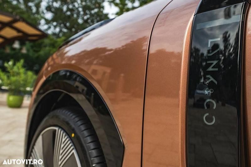 Nouă Lynk & Co 08 345 CP (253 kW) 2025 Culoaregalbeuriu SUV