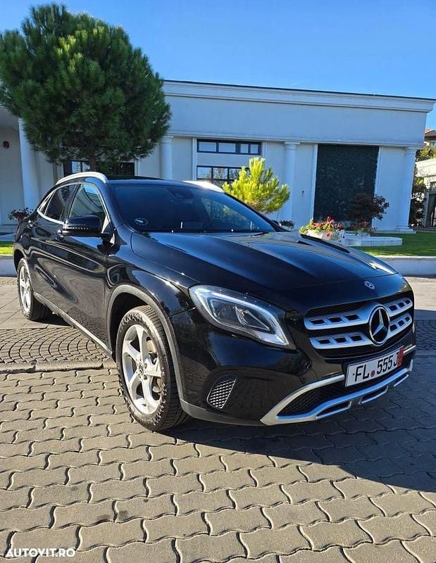 Culoarenegru Utilizat 2017 Mercedes GLA220 Edition SUV | 15.500 EUR (Preț OK) - Imagine 1/4