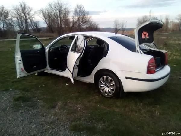 Second-hand Skoda Superb 140 CP (102 kW) 2006 Berlinǎ