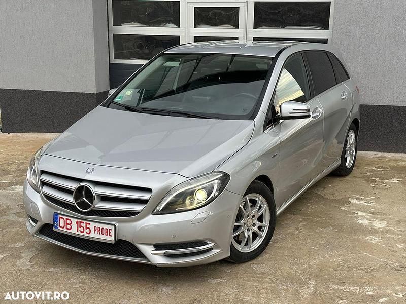 Culoareargint Utilizat 2012 Mercedes B180 Edition 1 Monovolum | 7.999 EUR (Preț OK) - Imagine 1/4