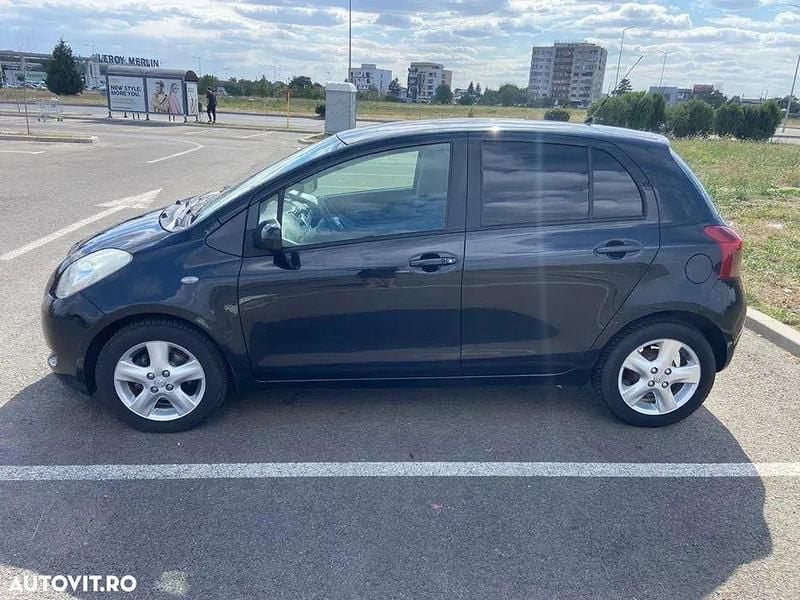 Culoarenegru Utilizat 2008 Toyota Yaris | 4.000 EUR (Preț OK) - Imagine 1/4