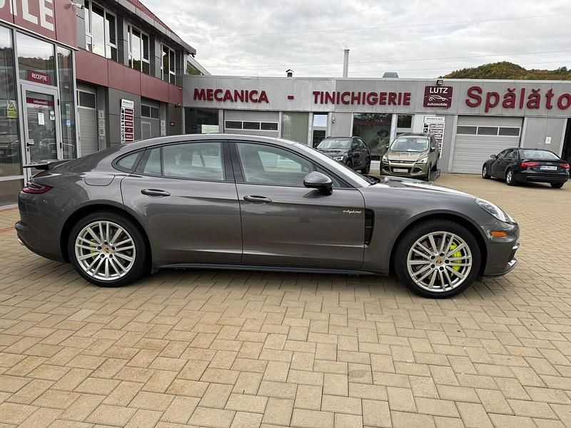 Second-hand Porsche Panamera 4 330 CP (242 kW) 2018 Gri metalizat Berlinǎ