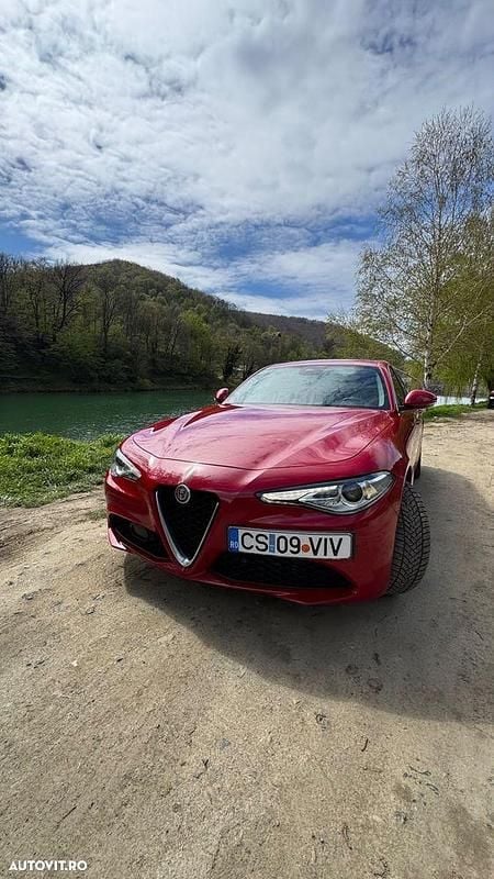 Second-hand Alfa Romeo Giulia 200 CP (147 kW) 2019 Culoarerosu Berlinǎ