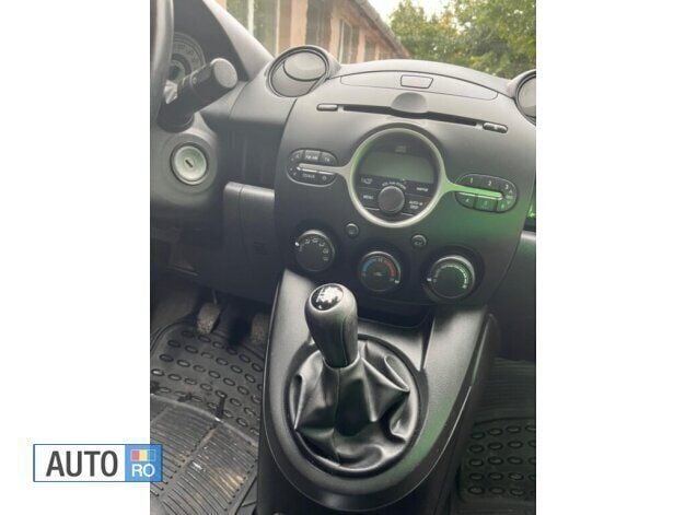 Second-hand Mazda 2 63 CP (46 kW) 2007 Verde Hatchback