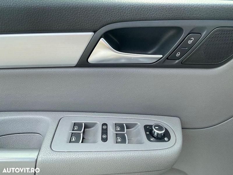 Second-hand VW Sharan Comfortline 170 CP (125 kW) 2011 Culoaregri Monovolum