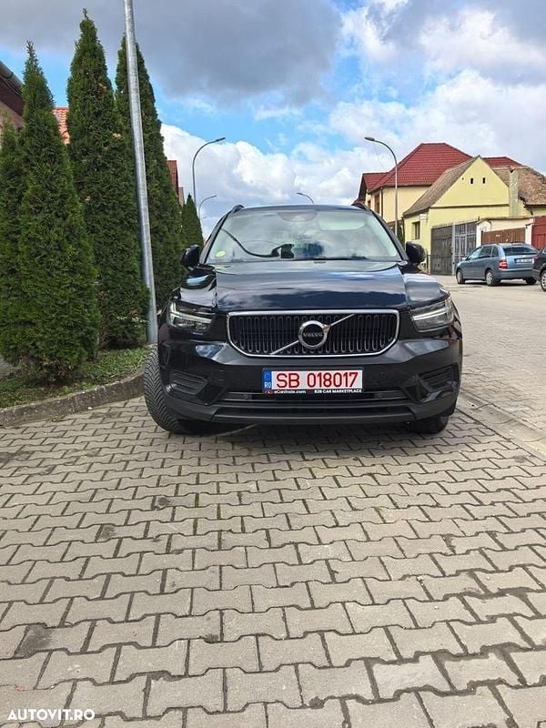 Culoarenegru Utilizat 2020 Volvo XC40 Inscription SUV | 17.900 EUR (Preț bun) - Imagine 1/4
