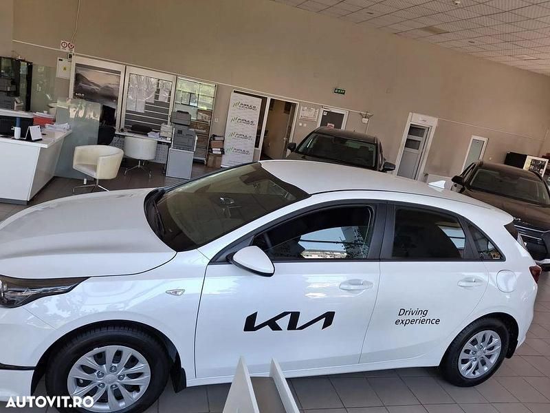 Nouă Kia Ceed Best 140 CP (102 kW) 2025 Culoarealb Hatchback