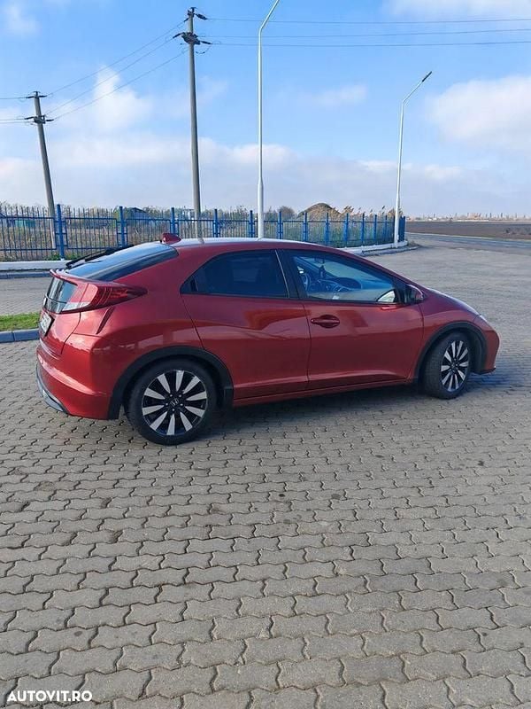 Second-hand Honda Civic Comfort 120 CP (88 kW) 2014 Culoarerosu Hatchback