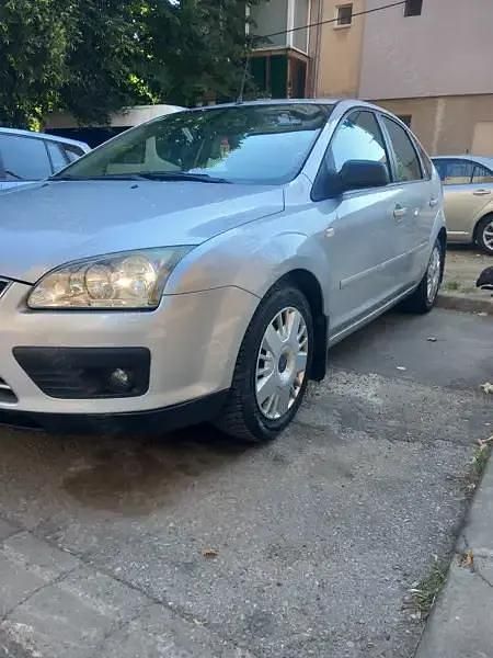 Utilizat 2005 Ford Focus Ghia Hatchback | 1.600 EUR (Preț OK) - Imagine 1/4