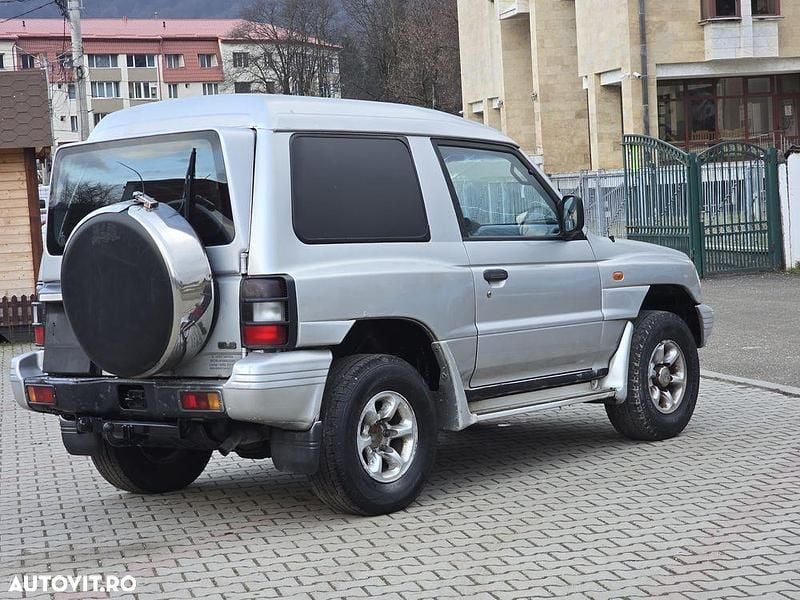 Second-hand Mitsubishi Pajero Sport Instyle 133 CP (97 kW) 2001 Culoareargint SUV