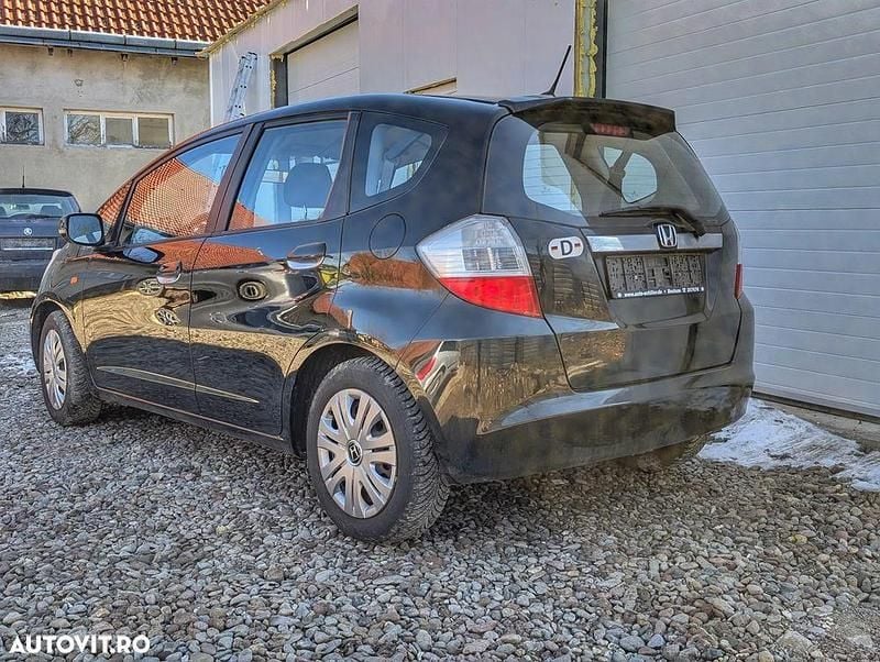 Second-hand Honda Jazz 90 CP (66 kW) 2011 Culoarenegru Hatchback